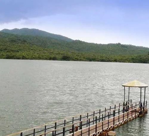 Beautiful & peaceful view of Ayyanakere Lake near Chikmagalur